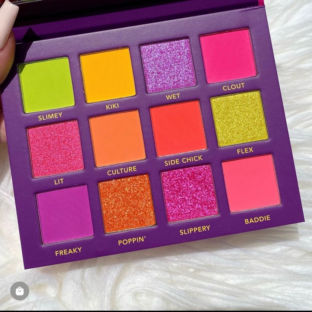 Neon drip eyeshadow palette - Poppi cosmetics